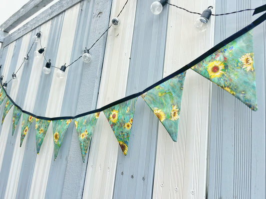 Outdoor bunting