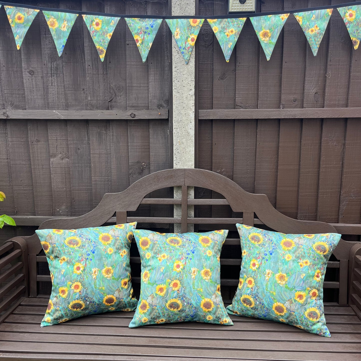 Outdoor bunting